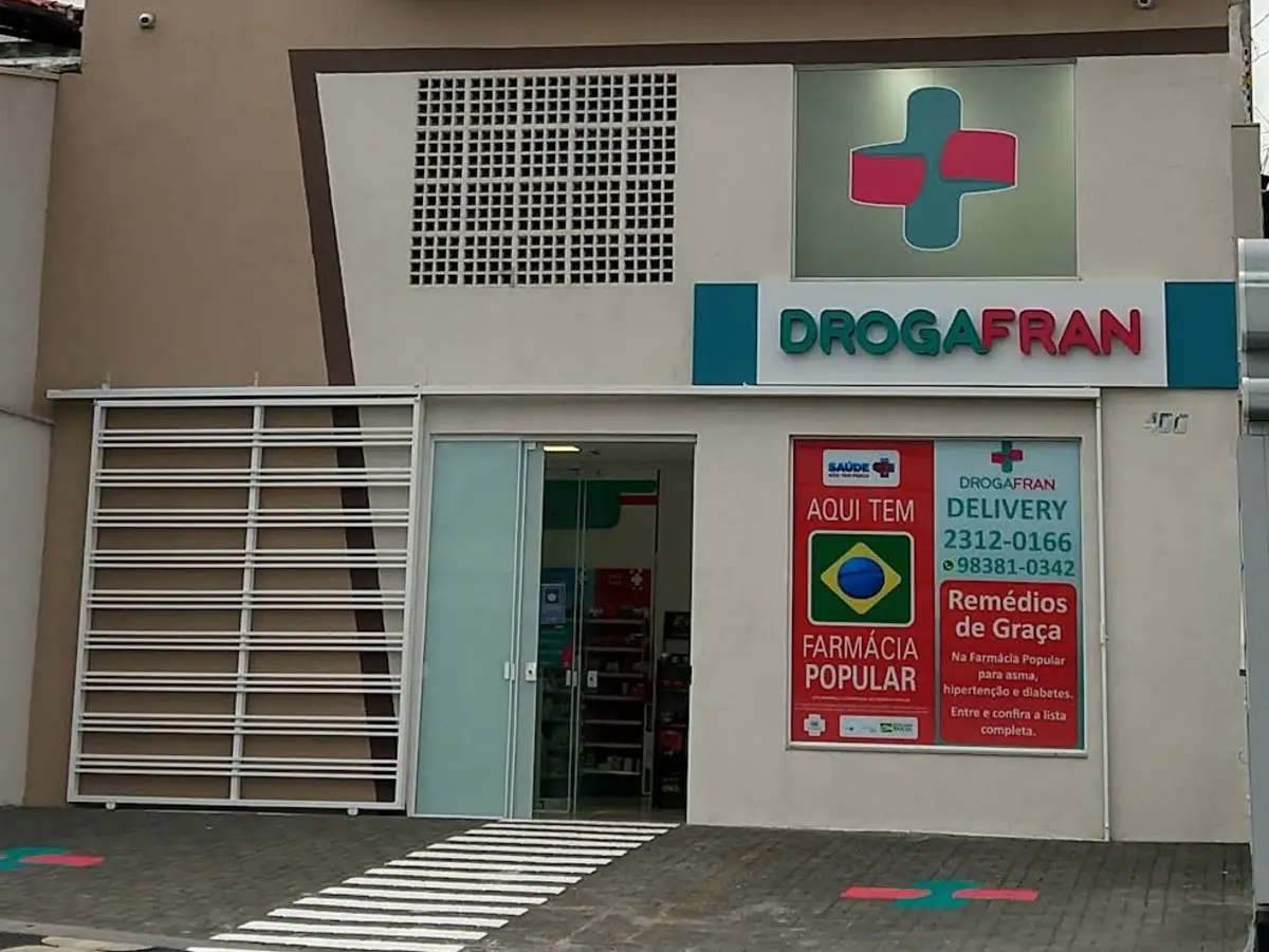 Fachada da Drogafran — unidade Centro, na Rua São João, 400